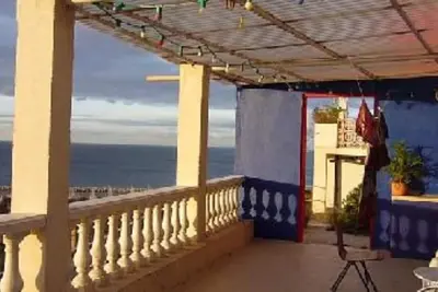 Image de Grande terrasse plein sud avec superbe vue sur baie de Marseille