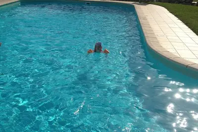 Image de Villa privée avec piscine partagée et une ville \/ Vue sur Mer