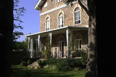 Image de Grande maison au bord de la mer, charme et tradition