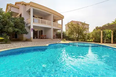 Image de Agréable appartement pour 4 personnes avec climatisation, piscine, Wifi, Tv, patio et parking