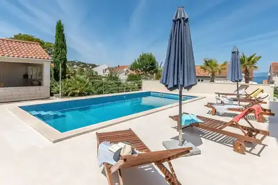 Image de Joli appartement pour 5 personnes avec Wifi, climatisation, piscine, Tv, terrasse et parking