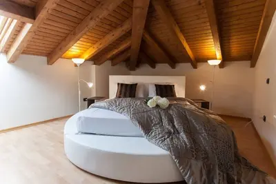 Image de Nouveau Penthouse De Luxe En Plein Centre Historique Wifi Gratuit Avec A / C-Atf City