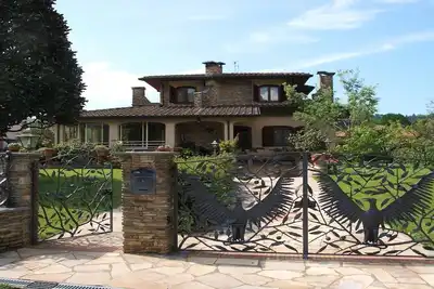 Image de Camaiore. Splendide villa individuelle avec jardin privé.