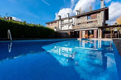 Magnifique maison de vacances avec piscine privée, Wifi, Tv, terrasse et animaux admis