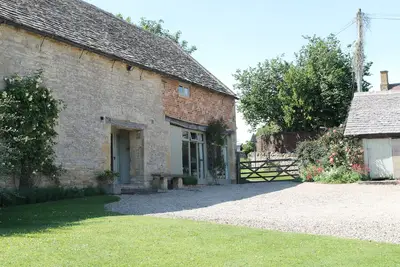 Image de Charmante maison de grange dans un village rural paisible. Promenades, pubs, paysages. Se détendre!