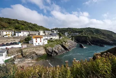Image de Cliff Garden Holiday Cottage avec vue imprenable sur le jardin et la mer