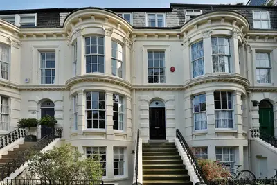 Image de Maison de ville élégante, pour 12 personnes, proche plage \/ ville, 4 salles de bain \/ douches, Sky Sports