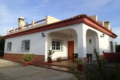 Image de Maison calme avec un magnifique jardin. Jusqu'à 8 personnes