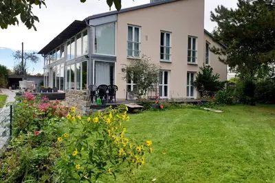 Image de Maison spacieuse et luxueuse avec étang de baignade, situé à l'est de Munich