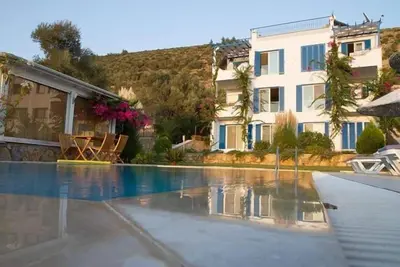 Image de Appartement duplex dans villa avec piscine avec une vue magnifique sur Bodrum et la mer