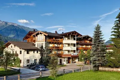 Image de Studio Double \"Bergkristall\" m. Ofenstube - Tauernblick, Emerald Hotel