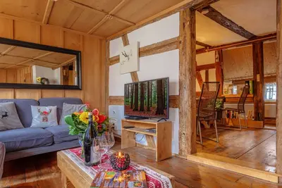 Image de Vacances dans la maison commémorative gerber - meubles artisanaux, cheminée, sauna, Wi-Fi, terrasse