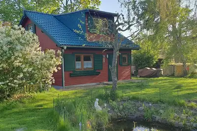 Image de Maison avec galeries ouvertes, ameublement scandinave au calme