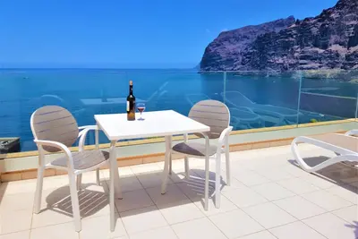 Image de Fantastique appartement avec une grande terrasse! Vue sur la mer et Los Gigantes.
