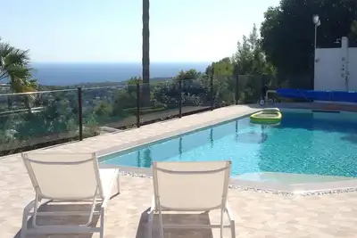 Image de Votre maison de vacances avec vue panoramique sur la mer Ă Moraira, la perle de la Costa Blanca