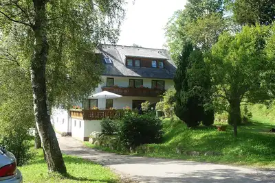 Image de très agréable grand appartement avec 2 chambres et grand balcon