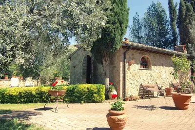 Image de Charmante maison familiale en Toscane. Construction pour 2 personnes, piscine, wifi, jardin