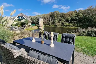 Image de Luxueuse villa avec bien-être, confort, cabine de plage et transats, proche mer
