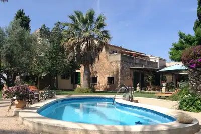 Image de Appartement de jardin avec sa propre terrasse dans un manoir historique