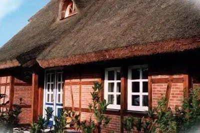 Image de Maison à toit de chaume 5* très confortable et équipée agréablement