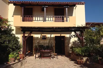 Image de Vacances dans une maison en pierre traditionnelle - découvrez la Crète originale
