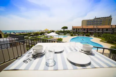 Image de Porto Sole village de vacances avec piscine Cavallino Ferienanlage Holiday Portosole
