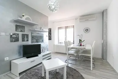 Image de Nouvel appartement meublé moderne avec terrasse pour des vacances romantiques à Vrsar
