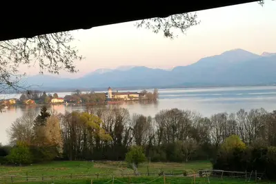 Image de droite Bel appartement au Chiemsee avec des vues spectaculaires