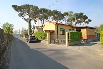 Image de Vacation Home à Marina Di Massa avec 2 chambres à coucher, 5 couchages
