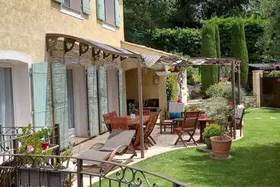 Maison 3 chambres, 2 salles de bain 3 wc, pour 6 personnes avec piscine.