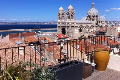 Image de loft avec grande terrasse vue sur mer à proximité du Mucem\/quartier du Panier