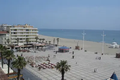 Image de Appart 4 pers, belle vue mer, place centrale, accès direct plage