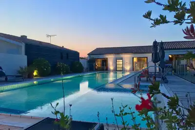 Image de Luxueuse villa d’architecte 350 m2, piscine splendide (20x5m), salle de cinema