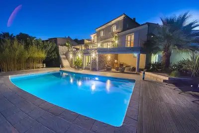Image de Villa récente -  superbe vue sur baie saint- raphael - climatisation