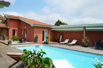 Image de Villa Tyrossaise avec piscine chauffée proche océan