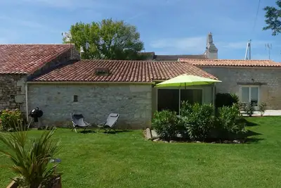 Image de Le Chai, Gite 2\/4 pers, T1bis, piscine 9x4, triangle Saintes \/ Royan \/ Oléron
