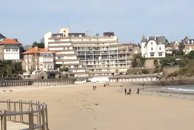 Image de Appartement avec superbe vue sur mer et plage