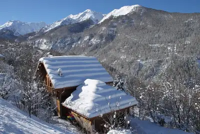 Image de 300 m des pistes Grand chalet familial 21 à 28 pers station de ski des Orres