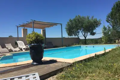 Image de Grande maison, sur 3400 m2 de terrain piscine chauffée pour 2 à 15 personnes