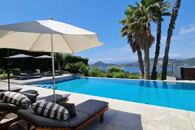 Image de Villa luxe, vue mer, piscine chauffée, sauna, jacuzzi, proches plages.