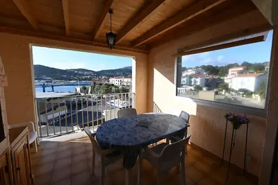 Image de Duplex, proche du centre ville, sur la sortie gauche du port