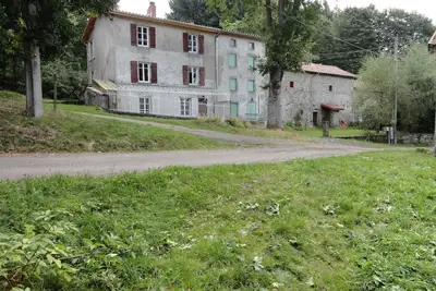 Image de Maison en pierre intérieur rénové à 950m altitude au pied d'une montagne sapin