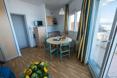 Image de 3 Pièces 6 Personnes Côté Mer