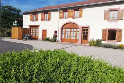 Image de Gîte bien situé, pas loin du centre et au calme. Ancienne ferme.