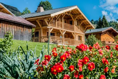 Image de Chalet de charme - - Sauna - Balnéo - Skibus 100m