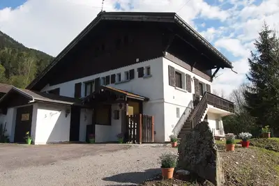 Image de agréable maison dans un hameau calme