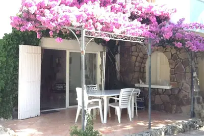 Image de Rez-de-villa climatisé avec Wifi proche de la mer et des commerces parking privé