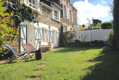 Image de Longère rénovée en 2017 avec jardin, mer et bourg à pied (classée 3 étoiles)