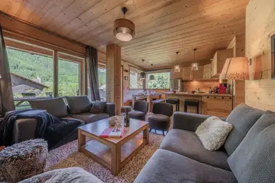 Image de Superbe appartement 8 p. dans chalet. Jardin et terrasse sud. Cheminée