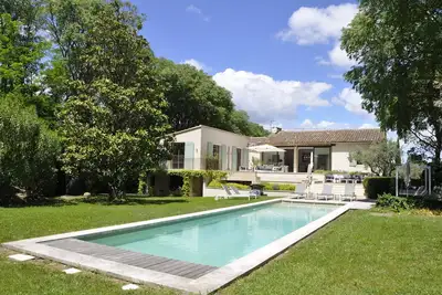 Image de Mas restauré, proche village, au calme, piscine chauffée, superbe vue Alpilles